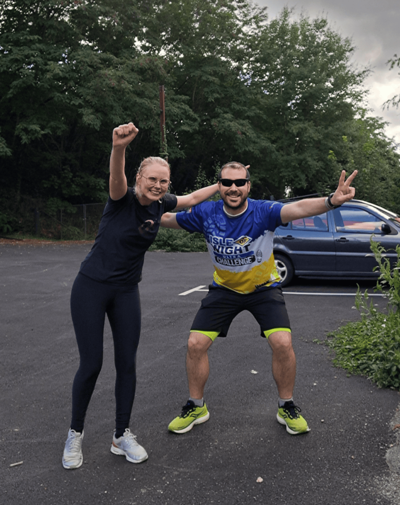 Deux participants pendant leur entrainement, prêts à relever le défi et courir pour la santé mentale.