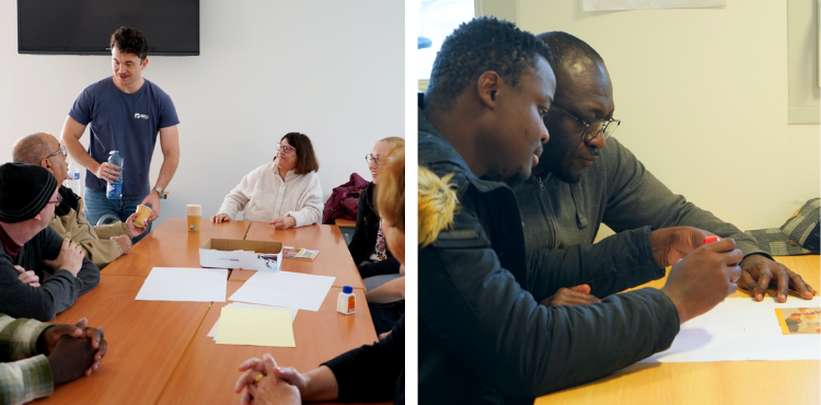 Deux groupes en pleine réflexion pour créer leur affiche.